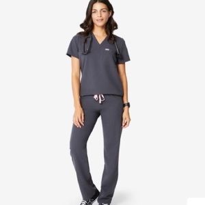 Figs Women’s Catarina Scrub Top in Charcoal XXS